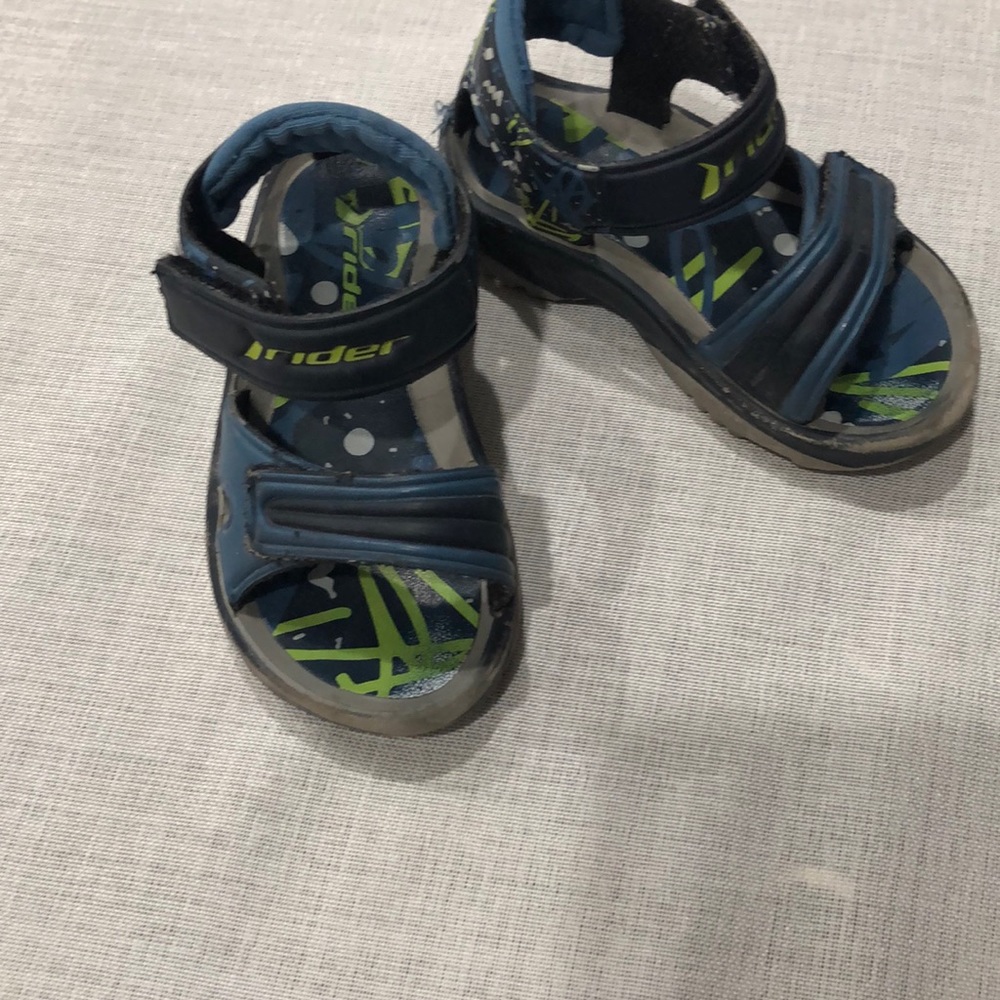 Boys shoes